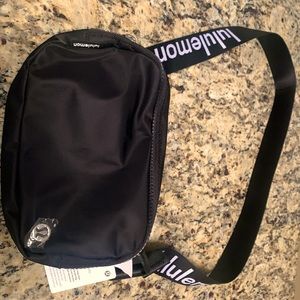 Lululemon Everywhere belt Bag